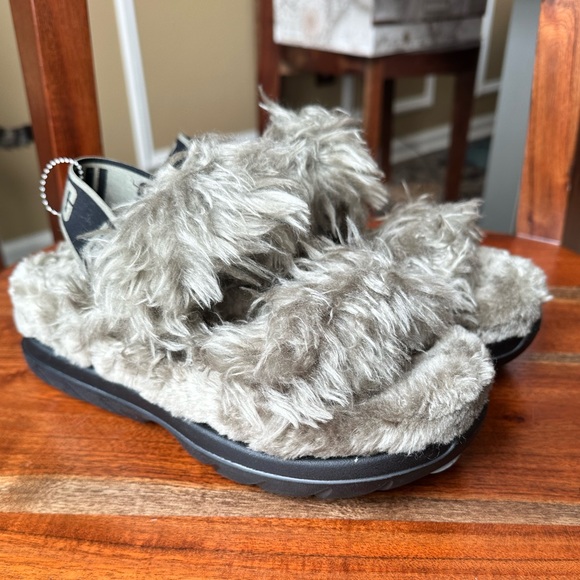 UGG Women's Fluff Sugar Burnt Olive Sandal - Picture 11 of 16